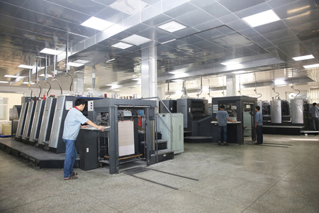 鸿发印务:创新技术改造 一年申请9项实用新型专利-头条-